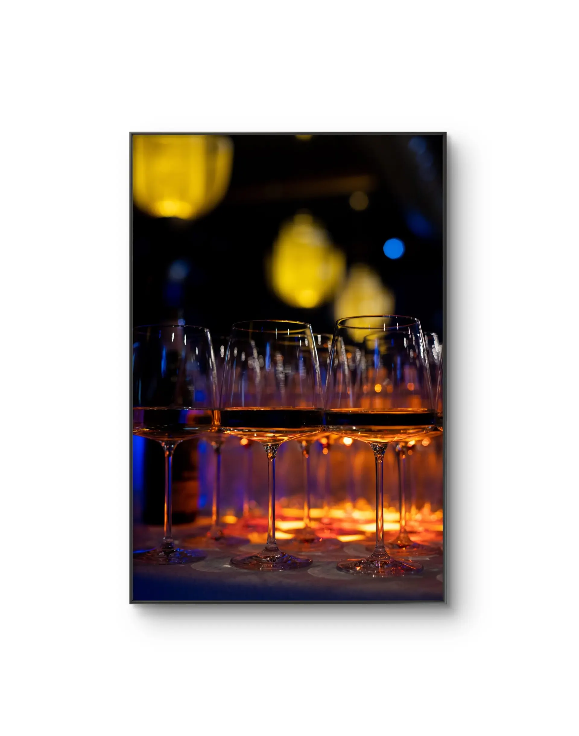 Serena - Golden Elegance — Fotografie is prima kunstprint door Serena
