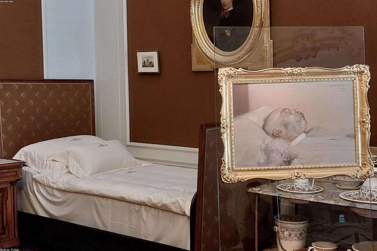 Slaapkamer-wanddecoratie-ideeën die een kamer helpen tot rust te komen